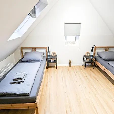 Alfa 3br 5 Beds Netflix Inet Ebk Wasen Nahe Daimler L Bathroom L Kitchen L Wifi & Smarttv L 3 5 Betten L Kueche L Duschbad * شتوتغارت