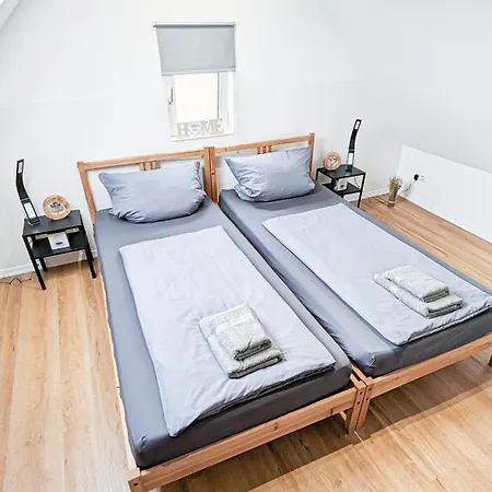 Apartment Alfa 3br 5 Beds Netflix Inet Ebk Wasen Nahe Daimler L Bathroom L Kitchen L Wifi & Smarttv L 3 5 Betten L Kueche L Duschbad Stuttgart