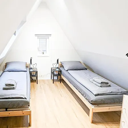 Alfa 3br 5 Beds Netflix Inet Ebk Wasen Nahe Daimler L Bathroom L Kitchen L Wifi & Smarttv L 3 5 Betten L Kueche L Duschbad شقة *