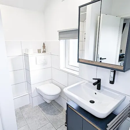 Alfa 3br 5 Beds Netflix Inet Ebk Wasen Nahe Daimler L Bathroom L Kitchen L Wifi & Smarttv L 3 5 Betten L Kueche L Duschbad شقة