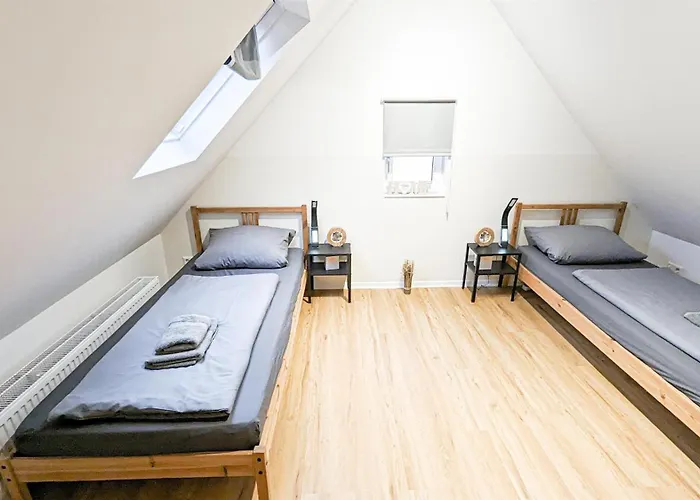 Alfa 3br 5 Beds Netflix Inet Ebk Wasen Nahe Daimler L Bathroom L Kitchen L Wifi & Smarttv L 3 5 Betten L Kueche L Duschbad * שטוטגרט