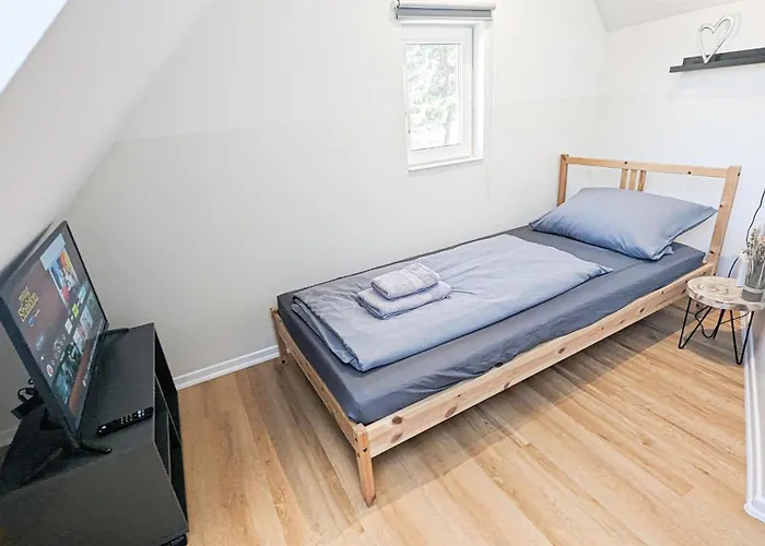 Alfa 3br 5 Beds Netflix Inet Ebk Wasen Nahe Daimler L Bathroom L Kitchen L Wifi & Smarttv L 3 5 Betten L Kueche L Duschbad דירה